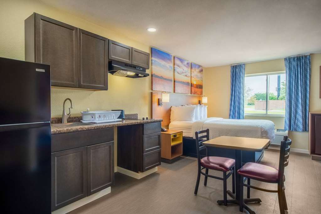 Days Inn by Wyndham Evansdale Waterloo - photo 27