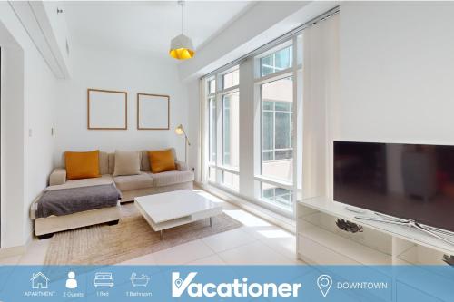 Vacationer I 1 Bed Downtown I Walk to Dubai Mall & Burj Khalifa I Lofts Tower — 4-Star Luxury Hotel in Dubai, United Arab Emirates