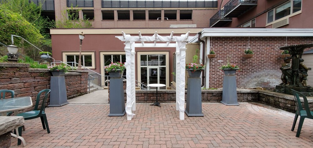 Lowell Inn - photo 2