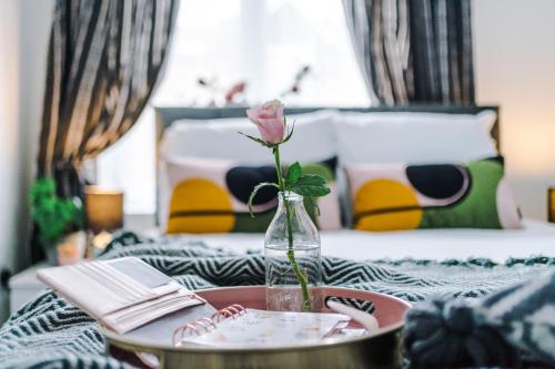 Pinley Place Serviced Apartment Charming 2Bed Retreat Coventry — 4-Star Luxury Hotel in Coventry, United Kingdom