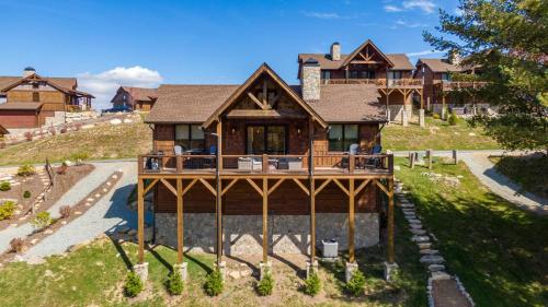 2 Bears Retreat at Eagles Nest in Banner Elk, United States