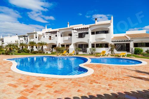 Pampas Altogolfe 2 Bedroom Apartment — 4-Star Luxury Hotel in Portimao, Portugal