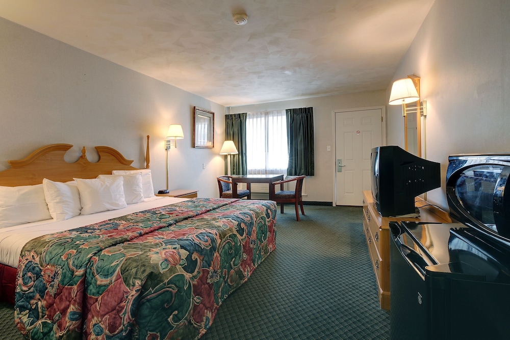 Americas Best Value Inn Uvalde - photo 11