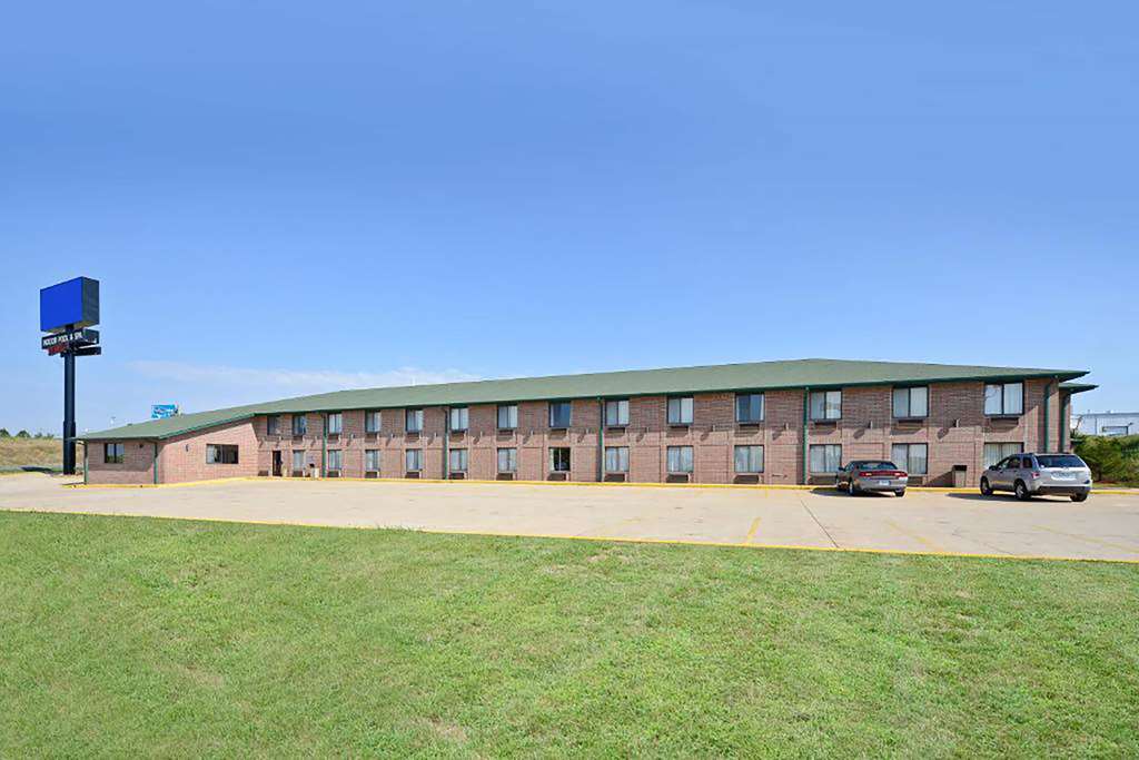Days Inn By Wyndham Ozark Springfield — Ozark