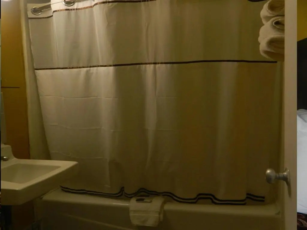 La Plaza Inn & Suites - photo 10