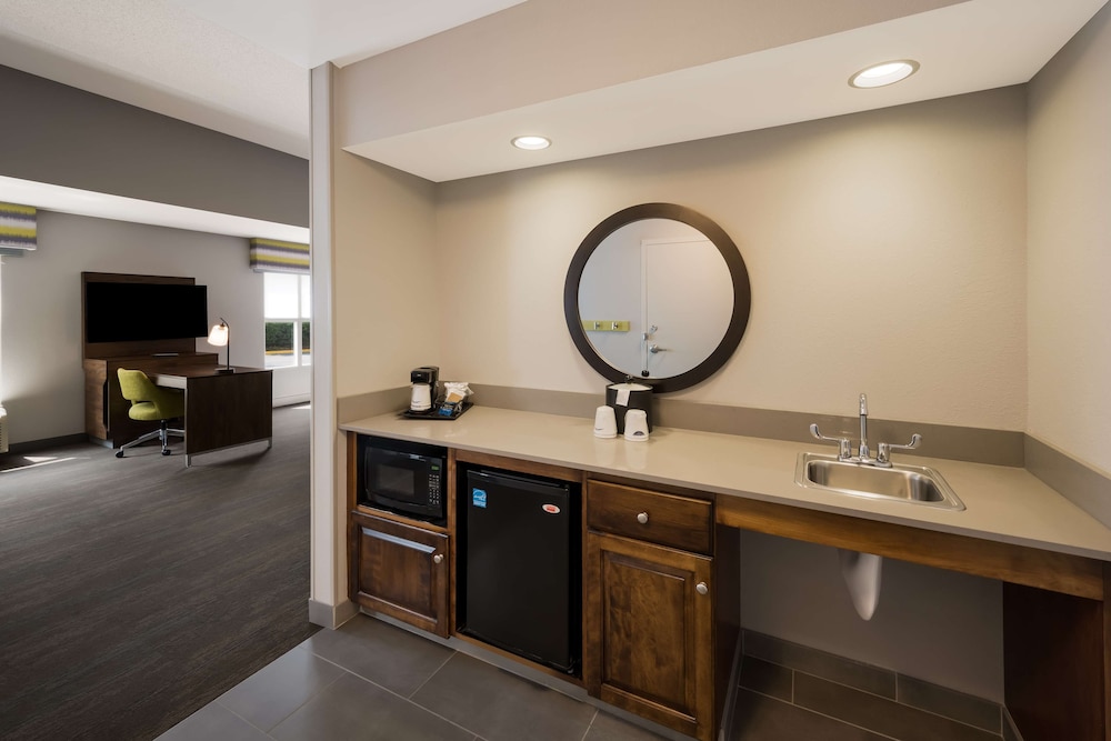 Hampton Inn & Suites Fredericksburg at Celebrate Virginia - photo 35