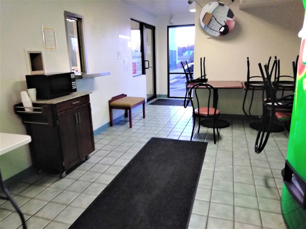 Red Carpet Inn Jeffersonville - photo 18
