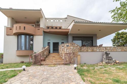 Vila Serres Gr — 4-Star Luxury Hotel in Irakleia, Greece