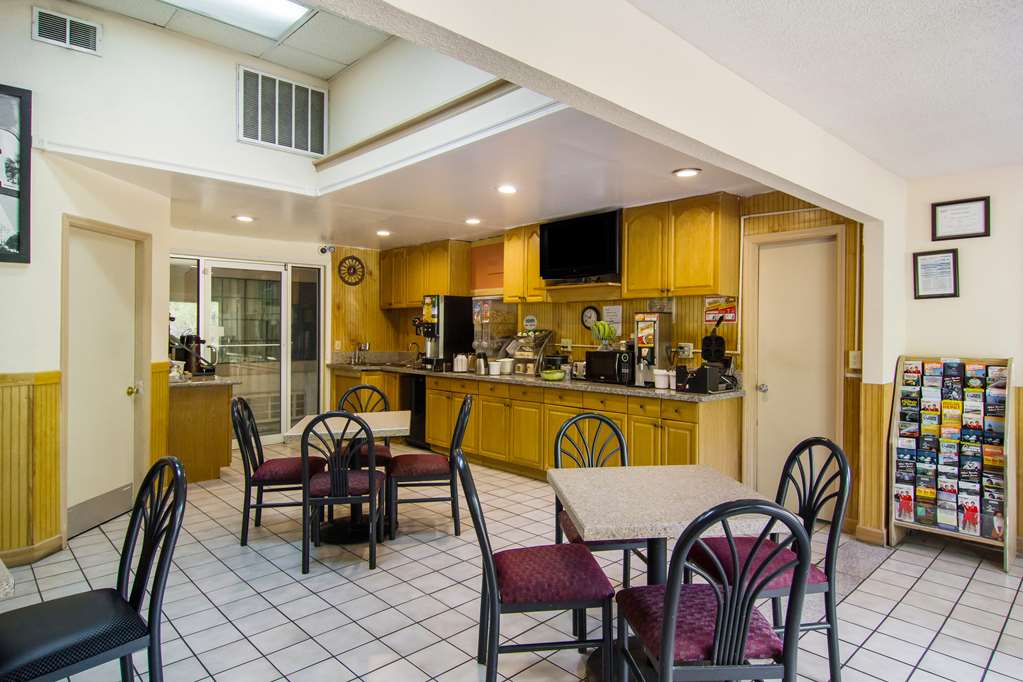 Americas Best Value Inn Darien - photo 6