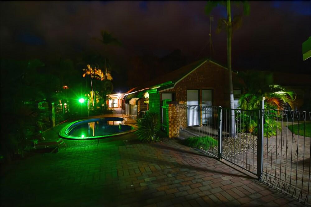Beach n Reef Motel Self Contained Units — hotel near Gladstone Airport