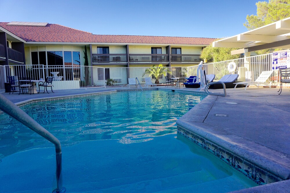 Red Roof Inn Ridgecrest - photo 20