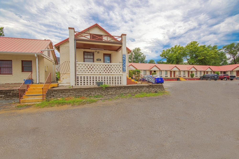 Sunflower Motel Hiawatha By OYO - photo 49
