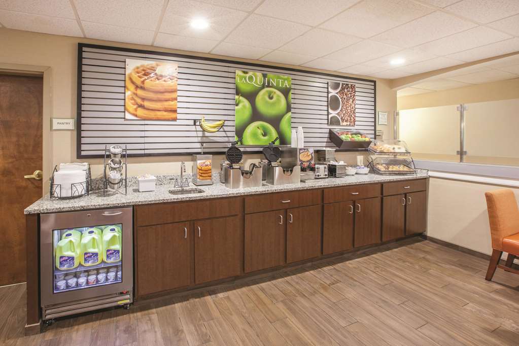La Quinta Inn & Suites by Wyndham Mechanicsburg Harrisburg - photo 25