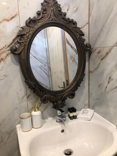 Vranas Hotel — Unknown City — photo 4