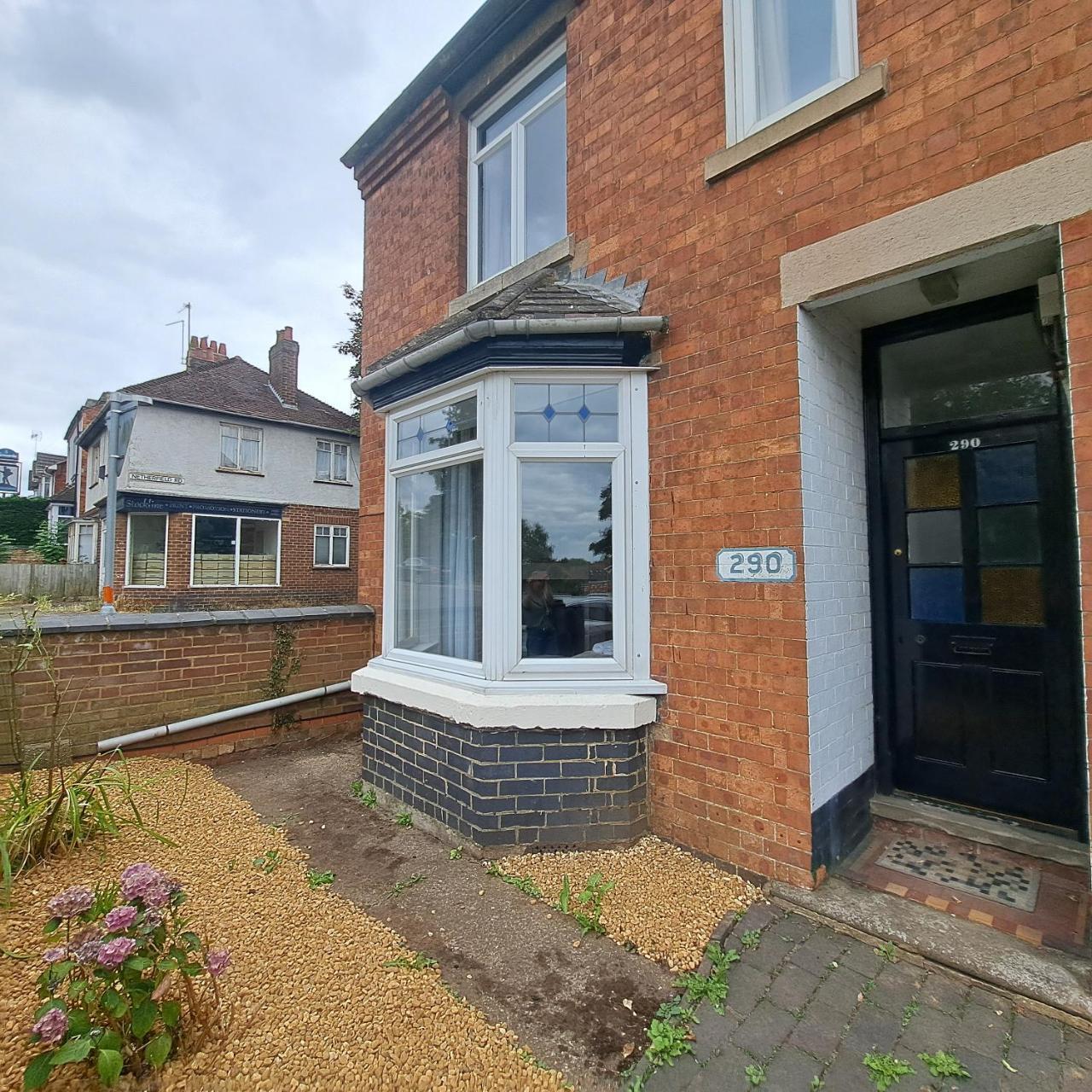 Huge 4 Bed In The Heart Of Kettering — Kettering