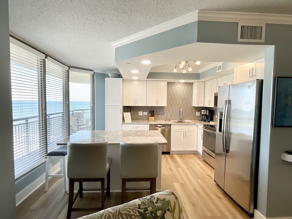 1003 Brighton Fully Remodeled And Access To Resort Amenities 2 Bedroom Condo - photo 6
