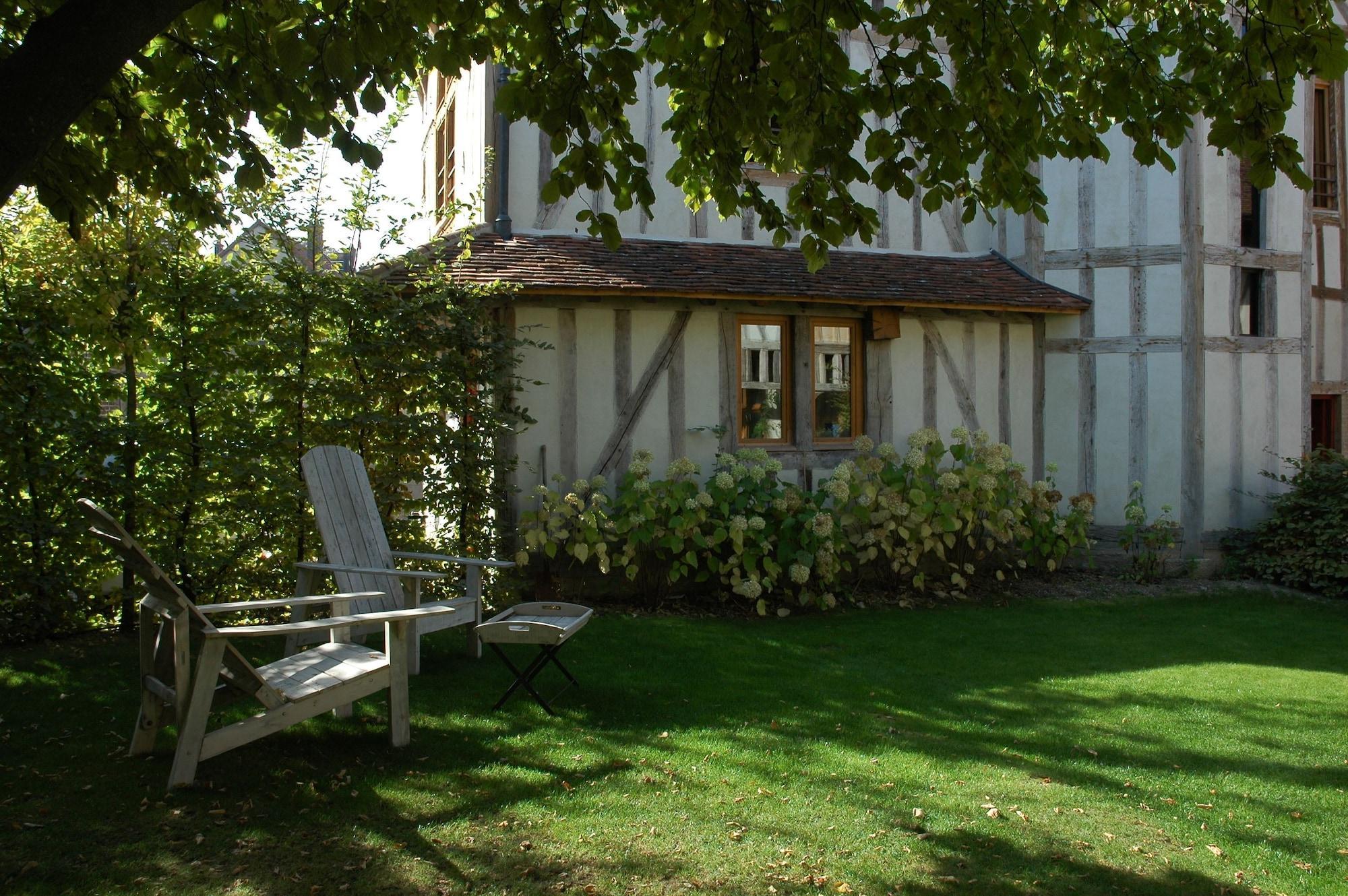 Hôtel la Maison de Rhodes & Le Champ des Oiseaux — 5-Star Luxury Hotel in Troyes, France