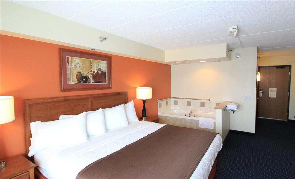AmericInn by Wyndham Cedar Rapids Airport - photo 22