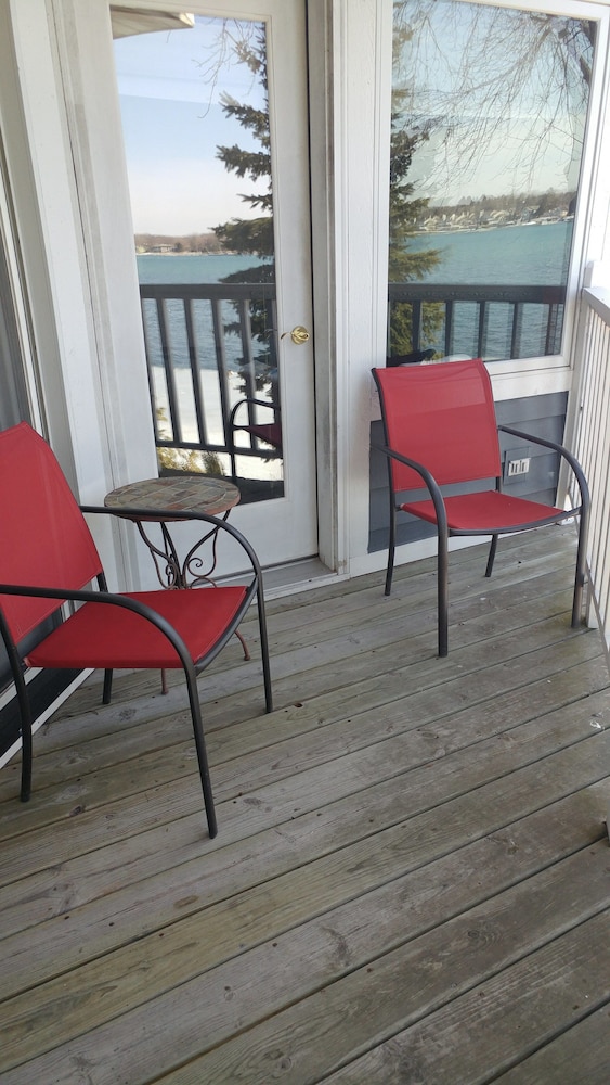 Snug Harbor Inn - photo 11