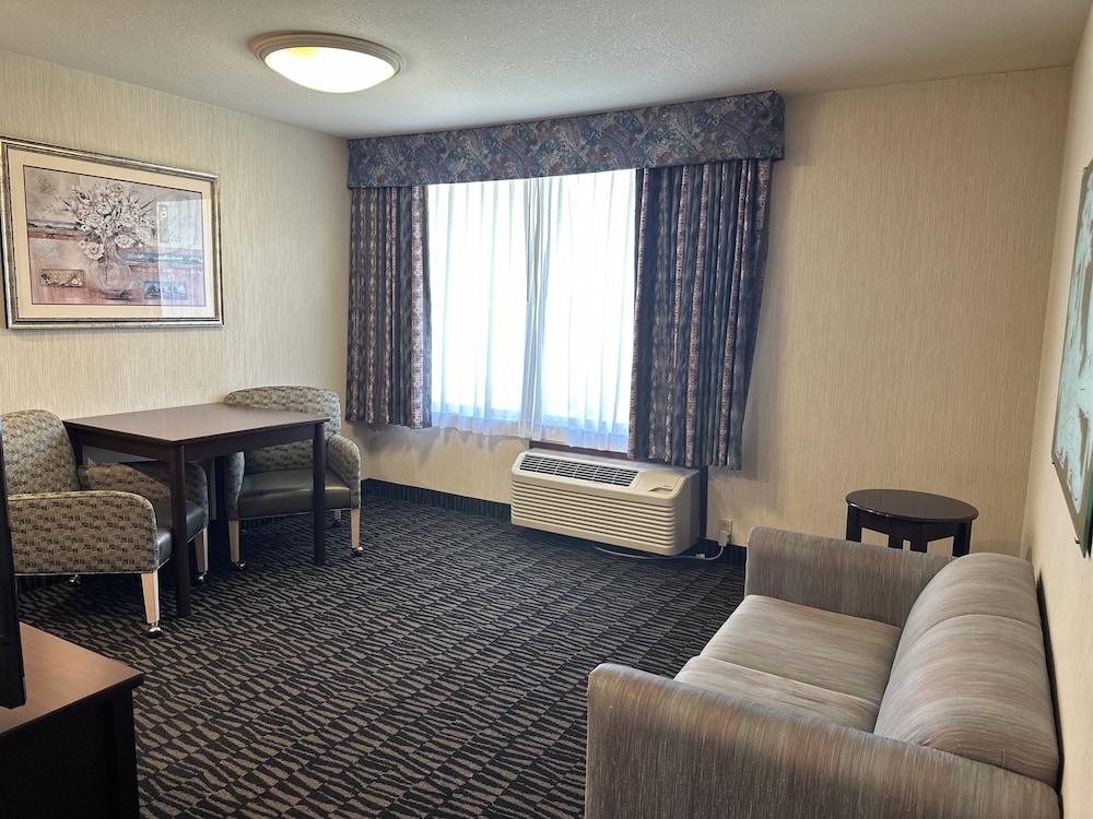 Sojourn Suites Portland Airport - photo 12