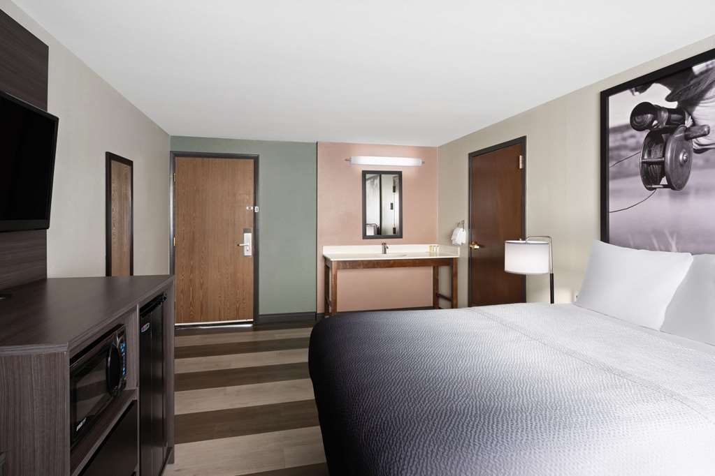 Super 8 by Wyndham Conrad - photo 17