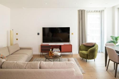 Kings Cross Luxury 3 Bed Apartment Private Balcony — 4-Star Luxury Hotel in London, United Kingdom