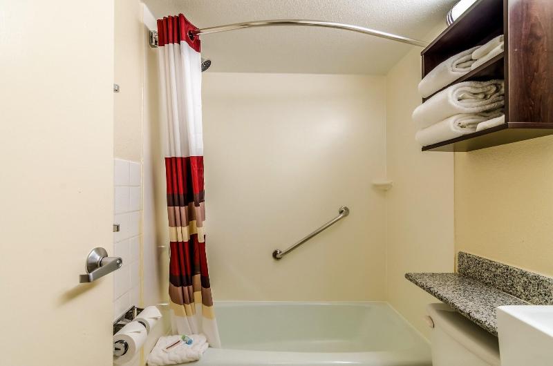 Red Roof Inn Wichita East - photo 69