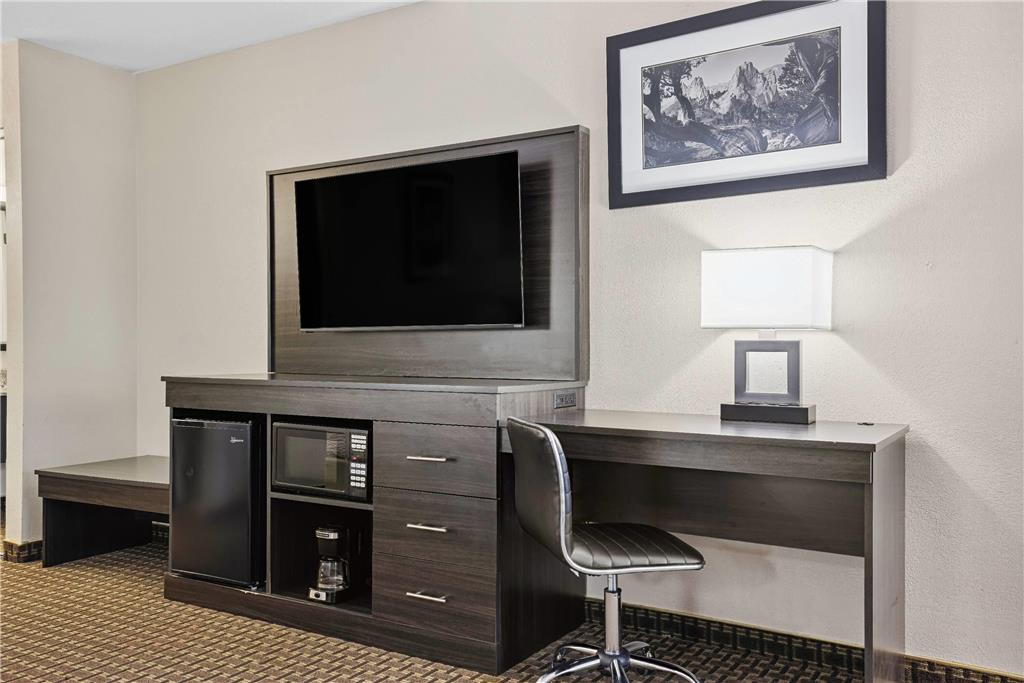 Baymont by Wyndham Cortez - photo 49
