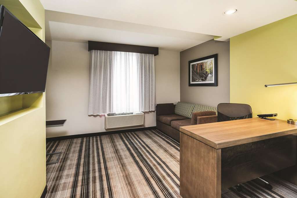 La Quinta Inn & Suites by Wyndham Brooklyn Central - photo 17