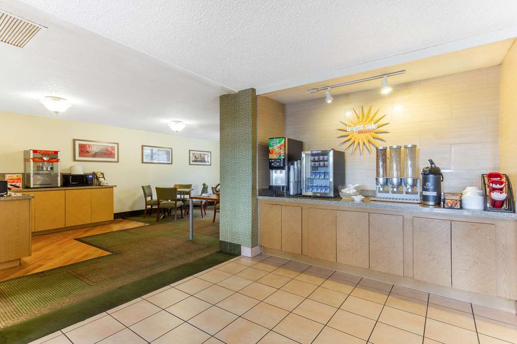 La Quinta Inn & Suites by Wyndham Redding - photo 29