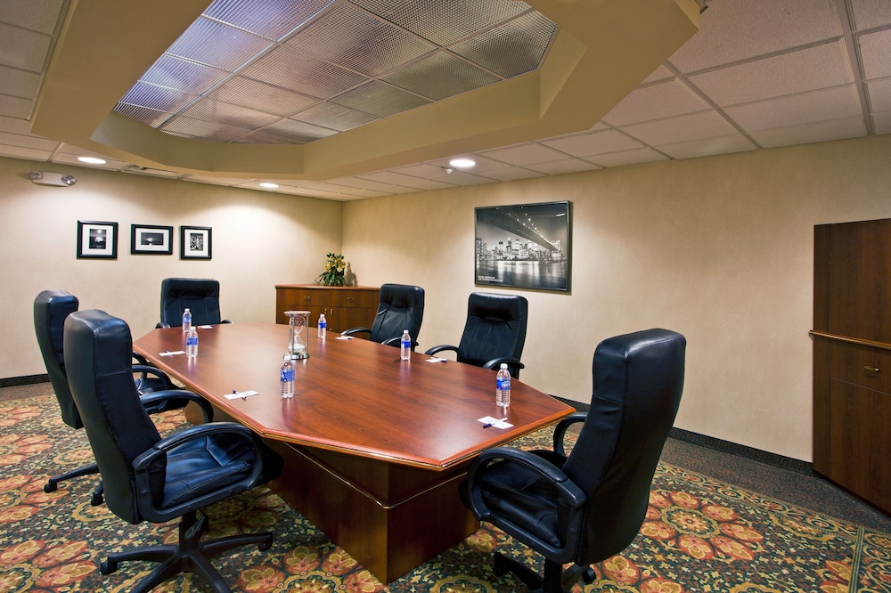 Holiday Inn Express Hotel & Suites Waterford by IHG - photo 93