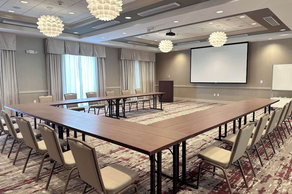 Hilton Garden Inn Olathe - photo 33