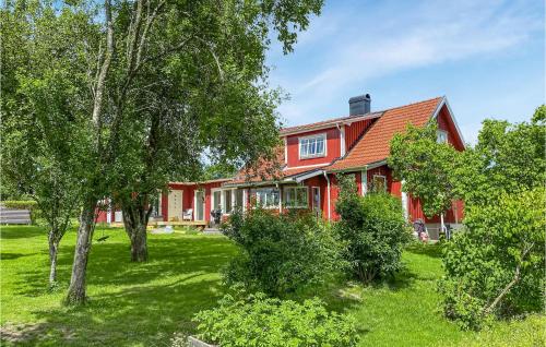 Amazing Home In Havstenshult With Sauna — 4-Star Luxury Hotel in Oskarstroem, Sweden