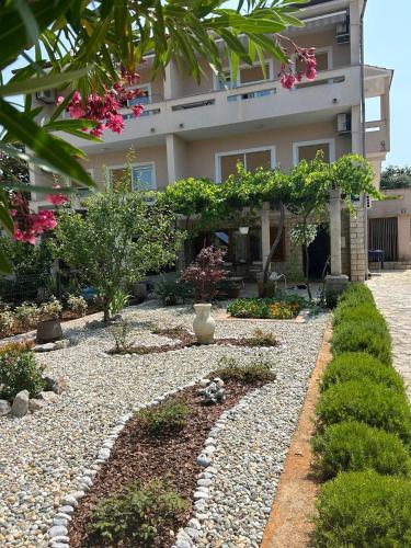 Apartments Come&Stay — 4-Star Luxury Hotel in Punat, Croatia