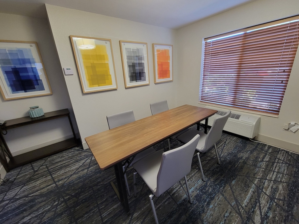 Holiday Inn Express Hotel & Suites The Villages by IHG - photo 76