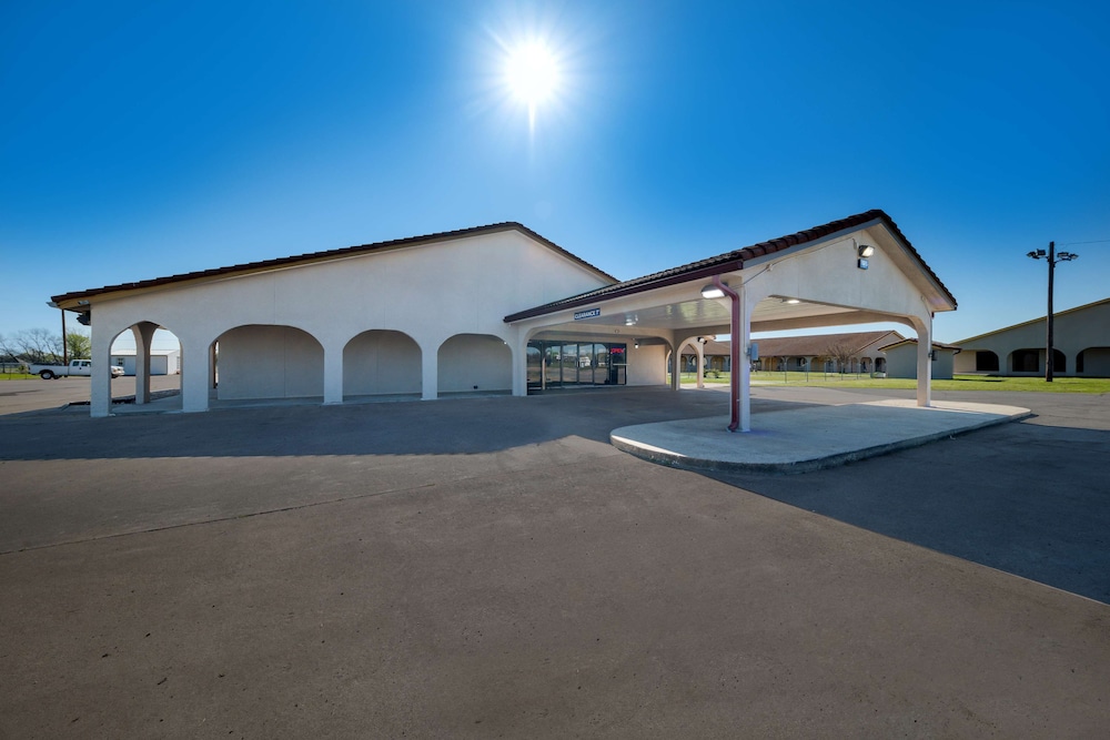 Americas Best Value Inn Bonham - featured photo