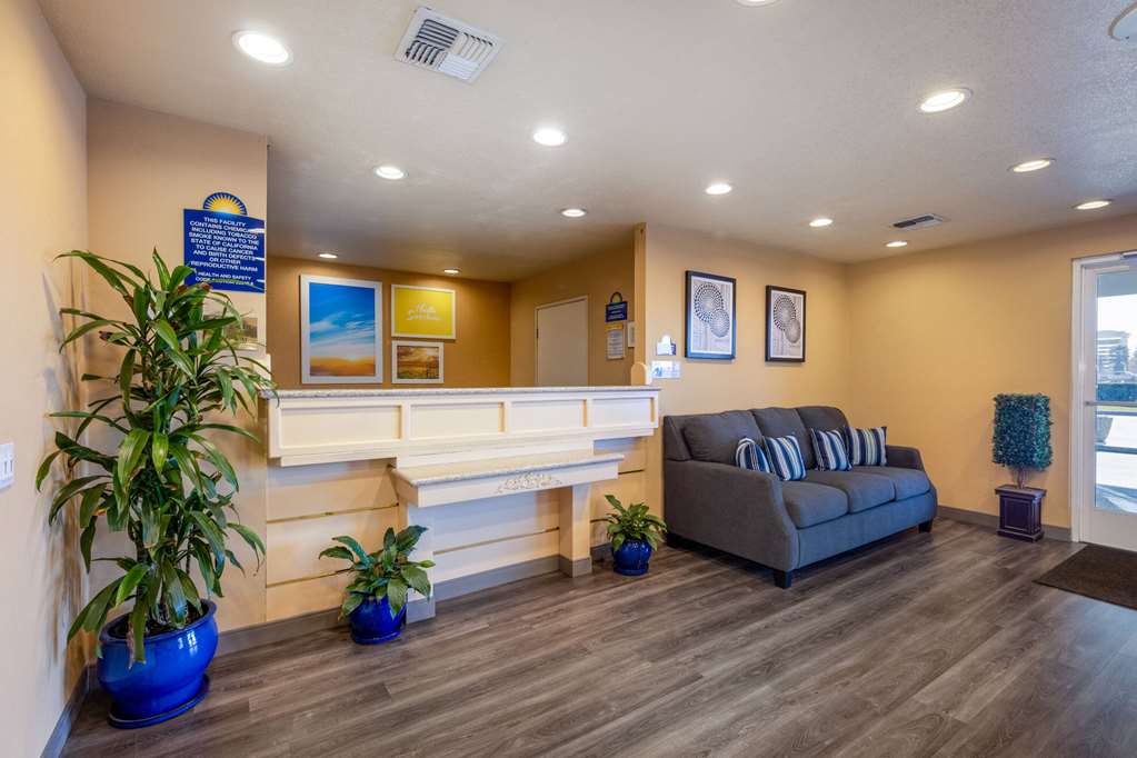 Days Inn by Wyndham Lathrop - photo 5