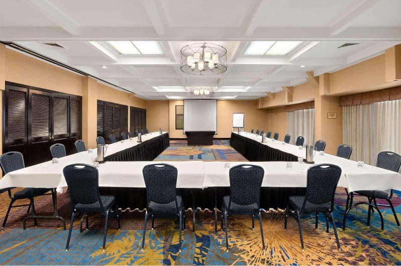 Embassy Suites by Hilton Kansas City Plaza - photo 57