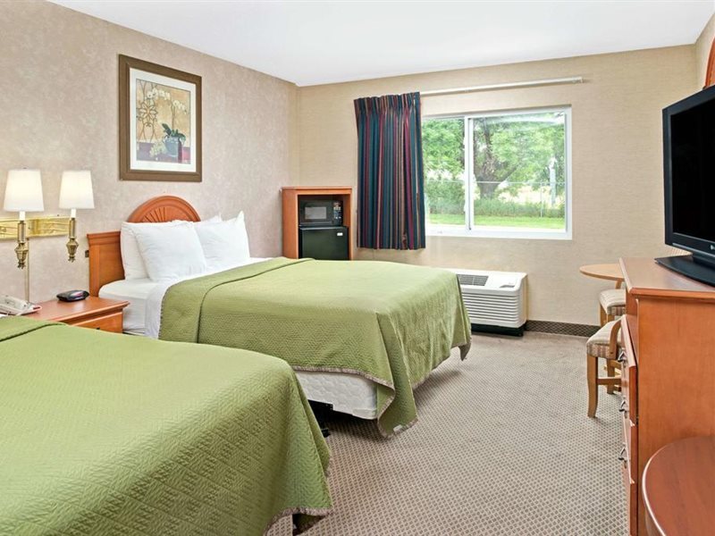 Travelodge by Wyndham Lincoln Airport I 80 - photo 7