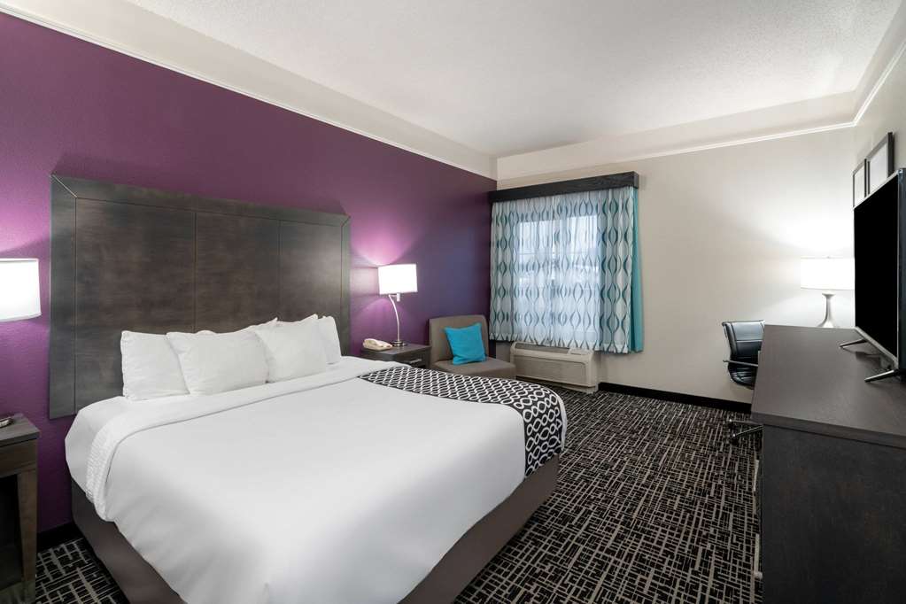 La Quinta Inn & Suites by Wyndham Latham Albany Airport - photo 15