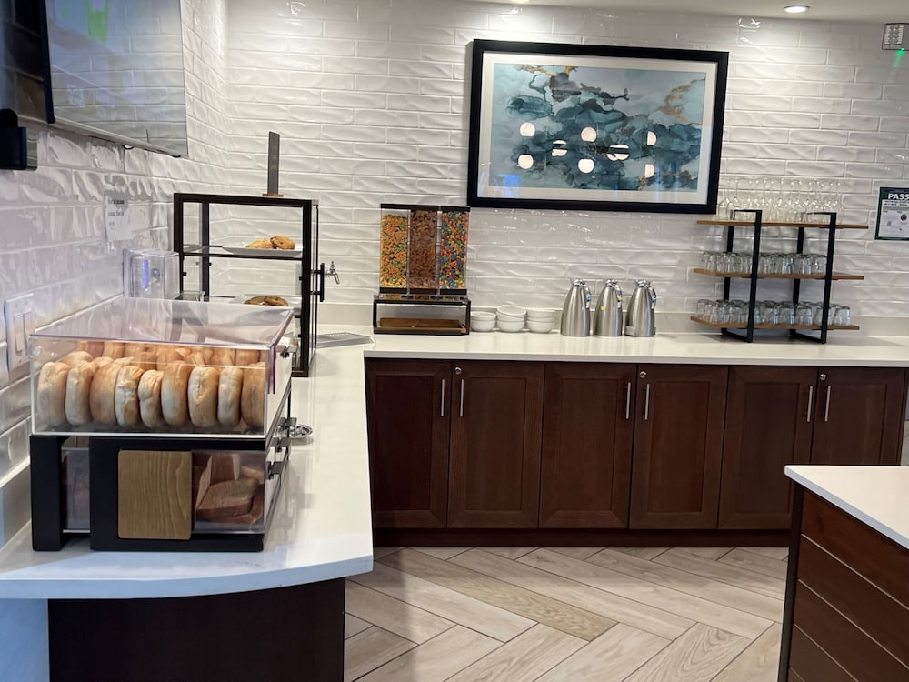 Staybridge Suites Sacramento Woodland - photo 99