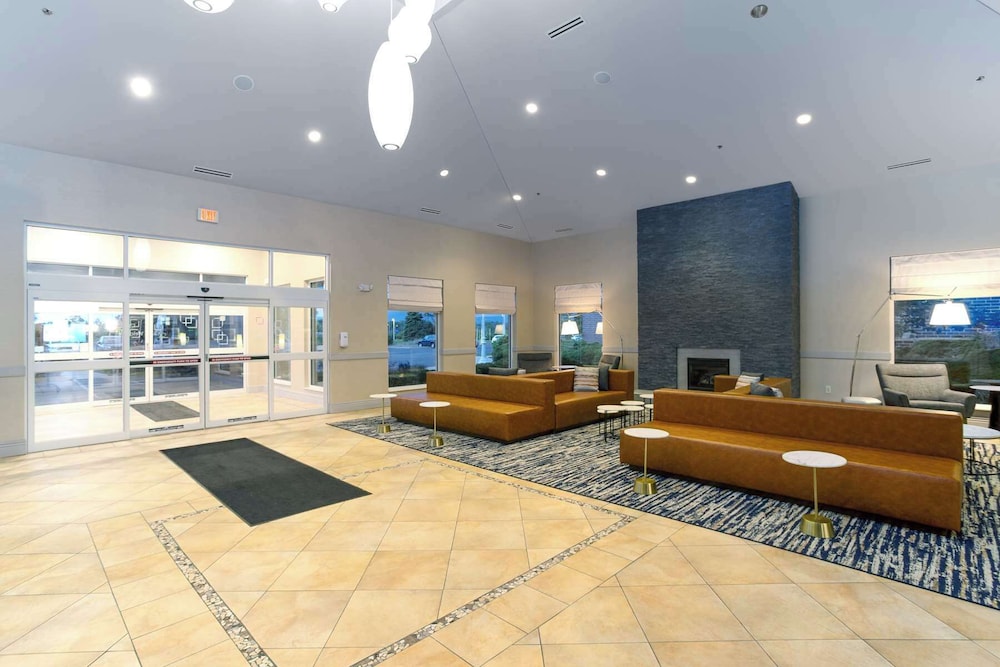 Hilton Garden Inn Milwaukee Northwest Conference Center - photo 4