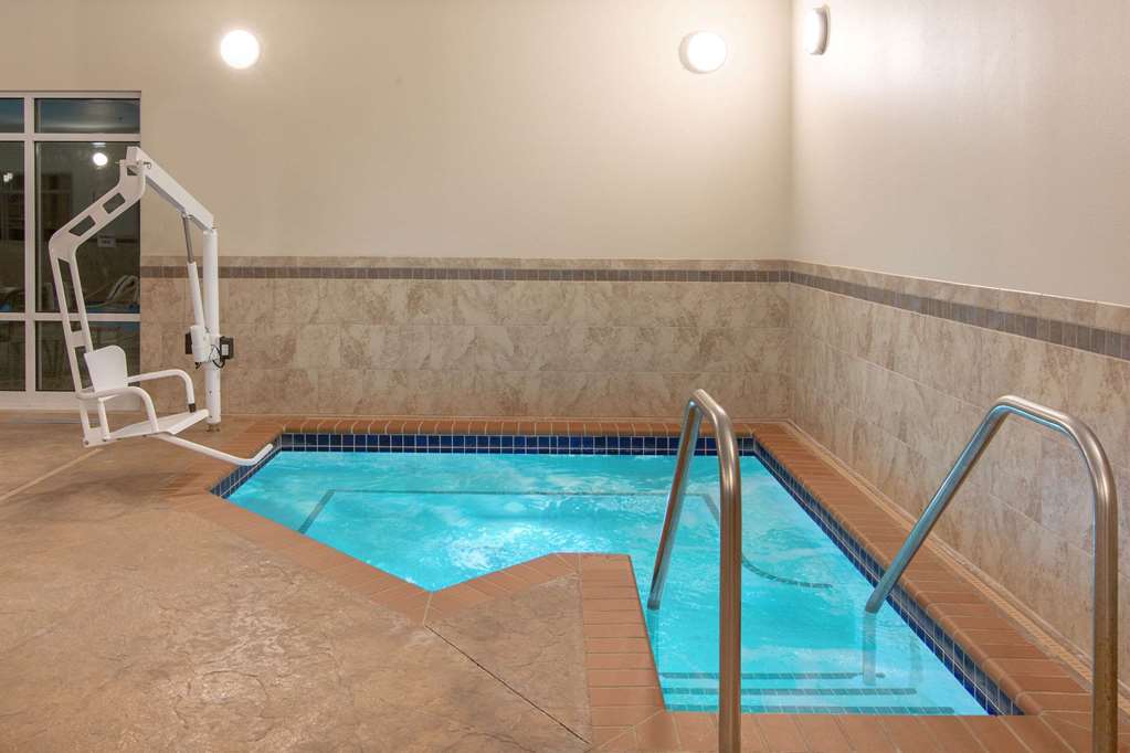 AmericInn by Wyndham Humboldt - photo 8