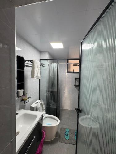 Modern 1 Bedroom in Westlands AC Pool Gym & PS4