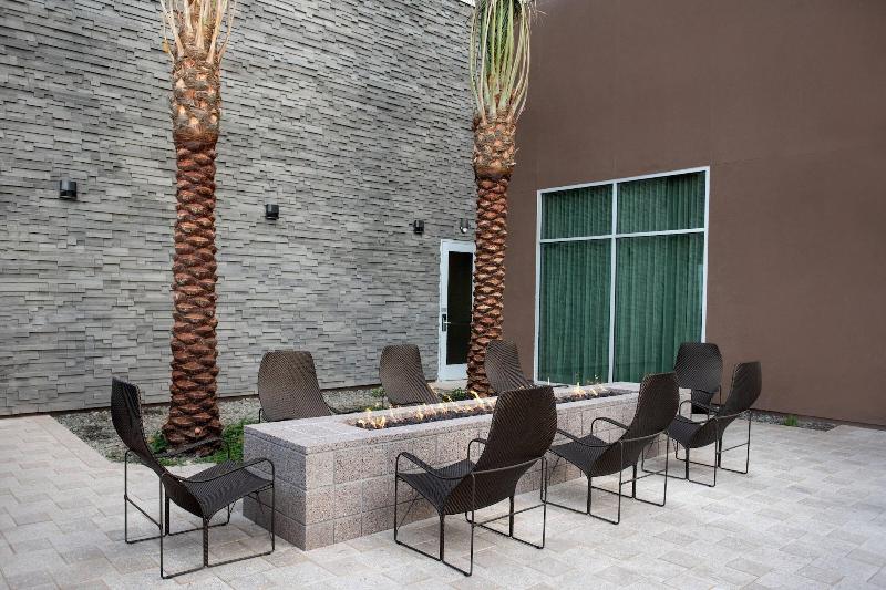 Courtyard by Marriott Mesa At Wrigleyville West - photo 4