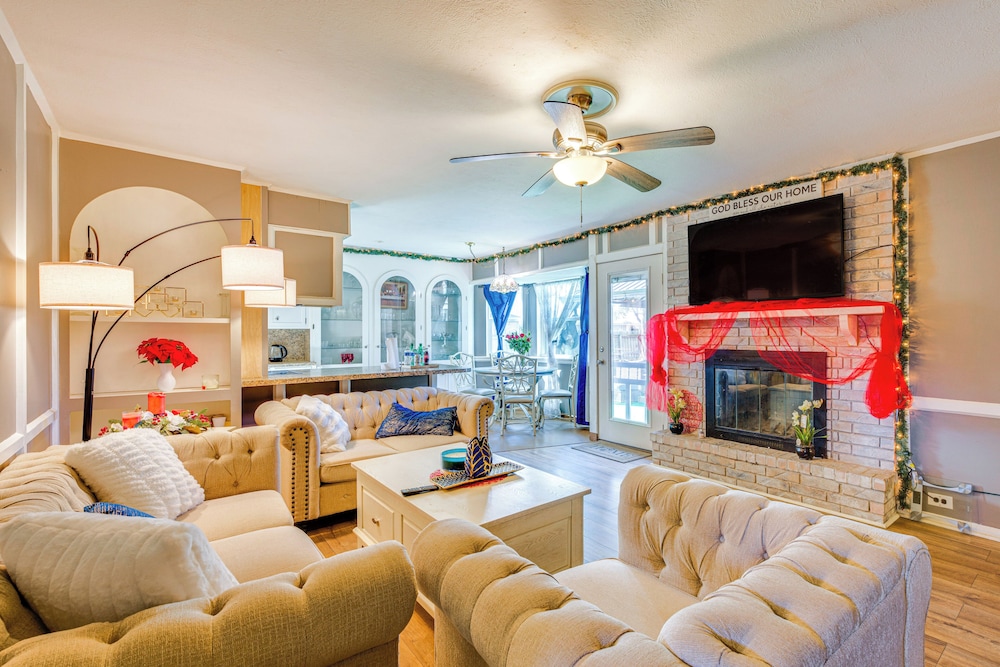 9 Mi to Dtwn: Spacious Retreat in Corpus Christi in Corpus Christi, United States