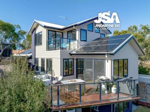 Lakeview Townhouse — 4-Star Luxury Hotel in Jindabyne, Australia