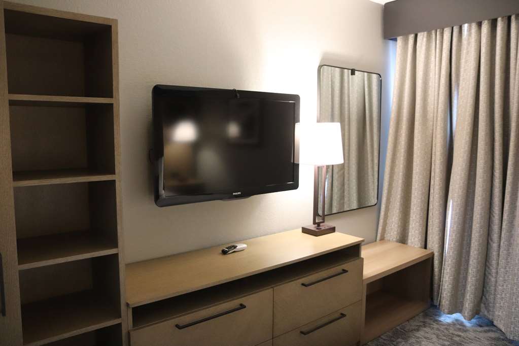 Eastland Suites Hotel & Conference Center - photo 5