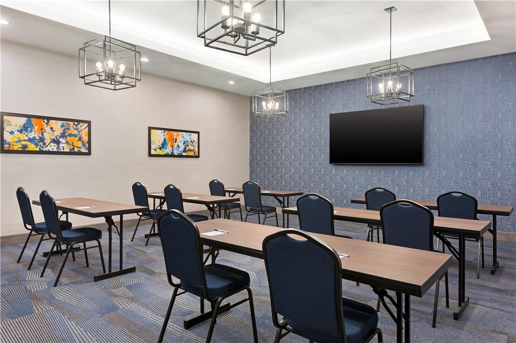 La Quinta Inn & Suites by Wyndham Mount Laurel Moorestown - photo 59