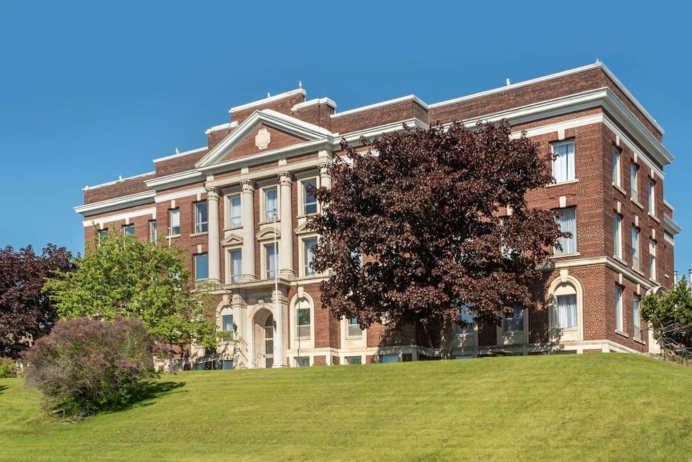 The Courthouse Hotel Ascend Hotel Collection in Thunder Bay, Canada